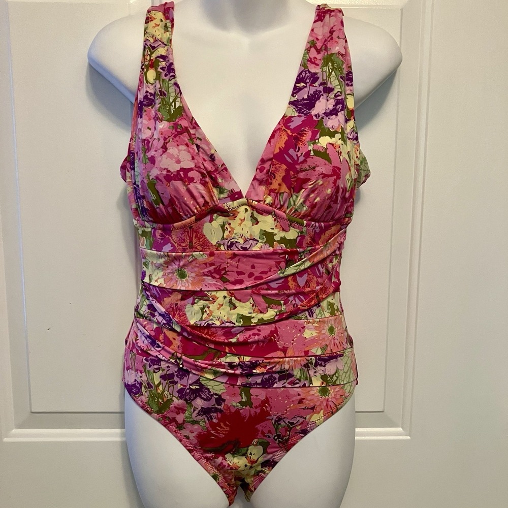 Garnet Hill One Piece Swimsuit Women's Sz 8 Pink Rose Floral Pleated V-Neck